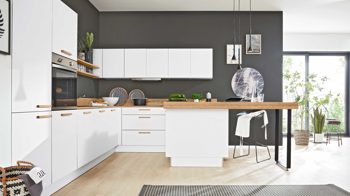 Einbauküche Interliving aus Holz in Weiß Interliving Küche Serie 3043 mit gorenje Einbaugeräten Weiß & Vulkaneiche – Stellfläche ca. 365 x 258 cm