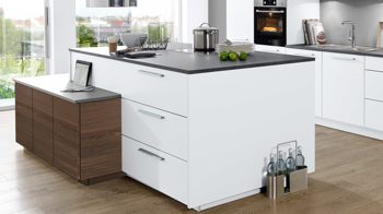 Einbauküche Nolte® küchen aus Holz in Weiß nolte® Einbauküche Soft Lack mit AEG-Einbaugeräten Arcticweiß & Nussbaum Kuba – zweizeilig