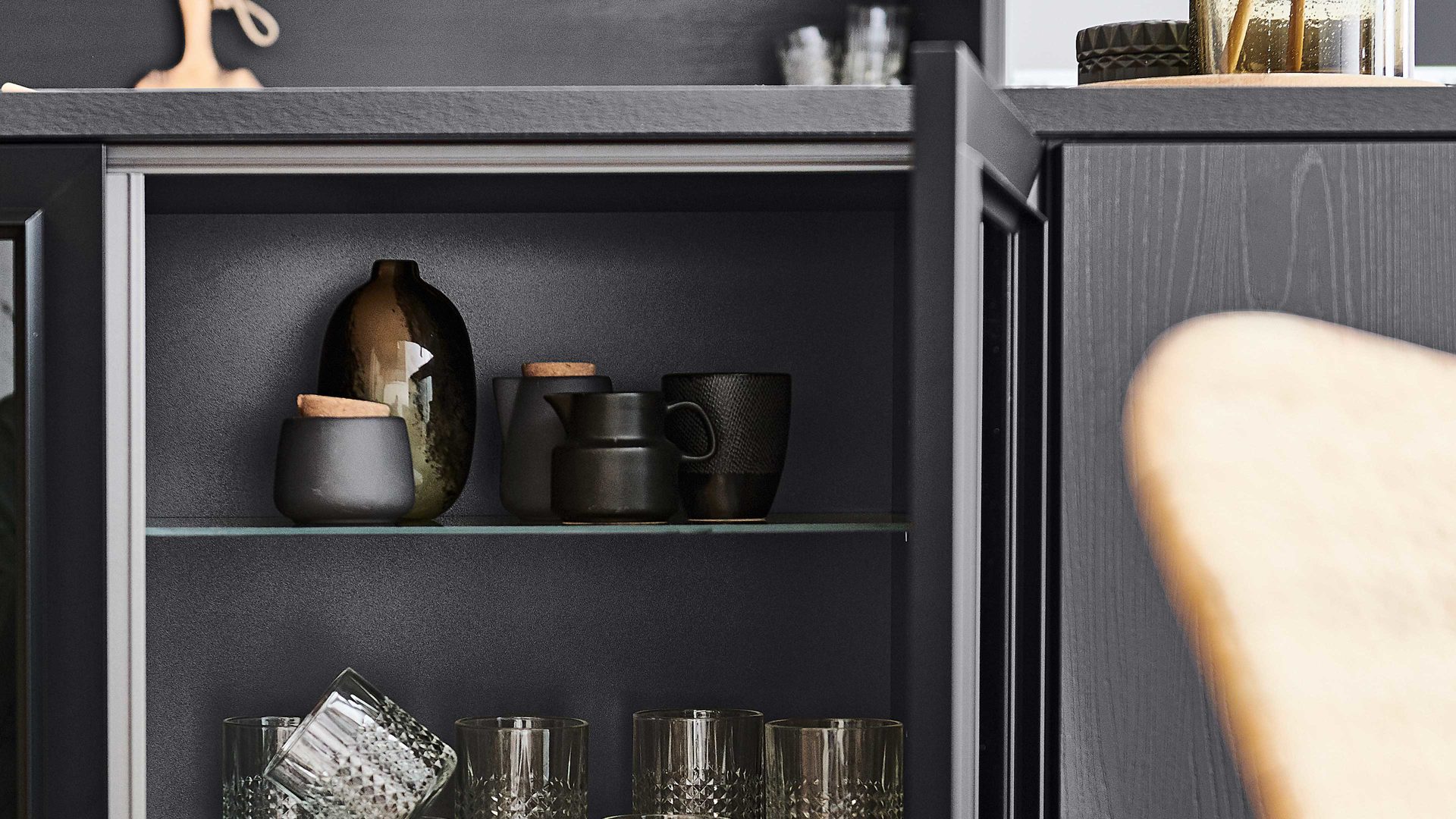 Einbauküche Nolte® küchen aus Holz in Schwarz nolte® Einbauküche Manhattan mit Miele-Einbaugeräten Nero – zweizeilig