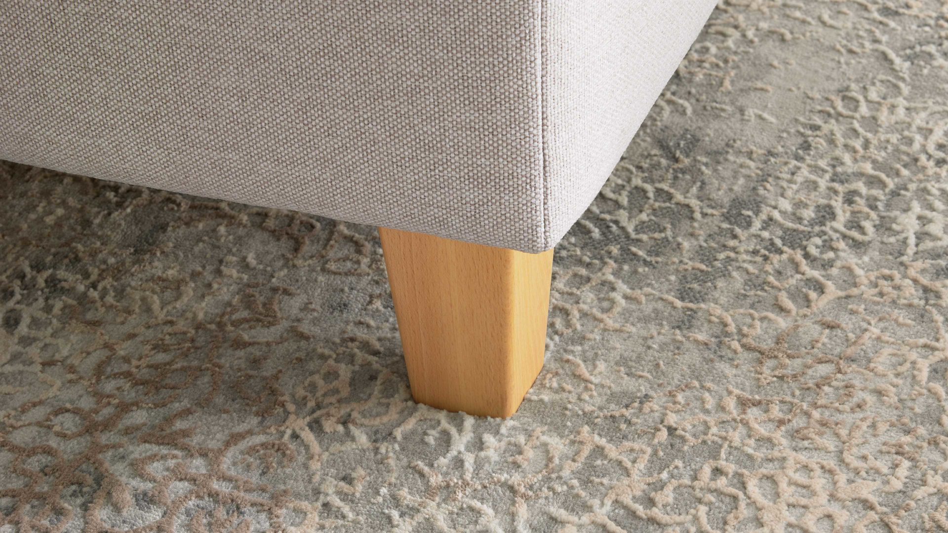 Boxspringbett Interliving aus Stoff in Beige Interliving Boxspringbett Serie 1415 hellbeiger Stoffbezug TBB 2 & Holzfuß H72 - Liegefläche ca. 180 x 200 cm