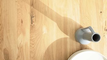 Tischgruppe Interliving aus Holz in Holzfarben Interliving Esszimmer Serie 5104 – Essgruppe mit drehbaren Stühlen bernsteinfarbene Mikrofaser Amber, helle Wildeiche & Edelstahl