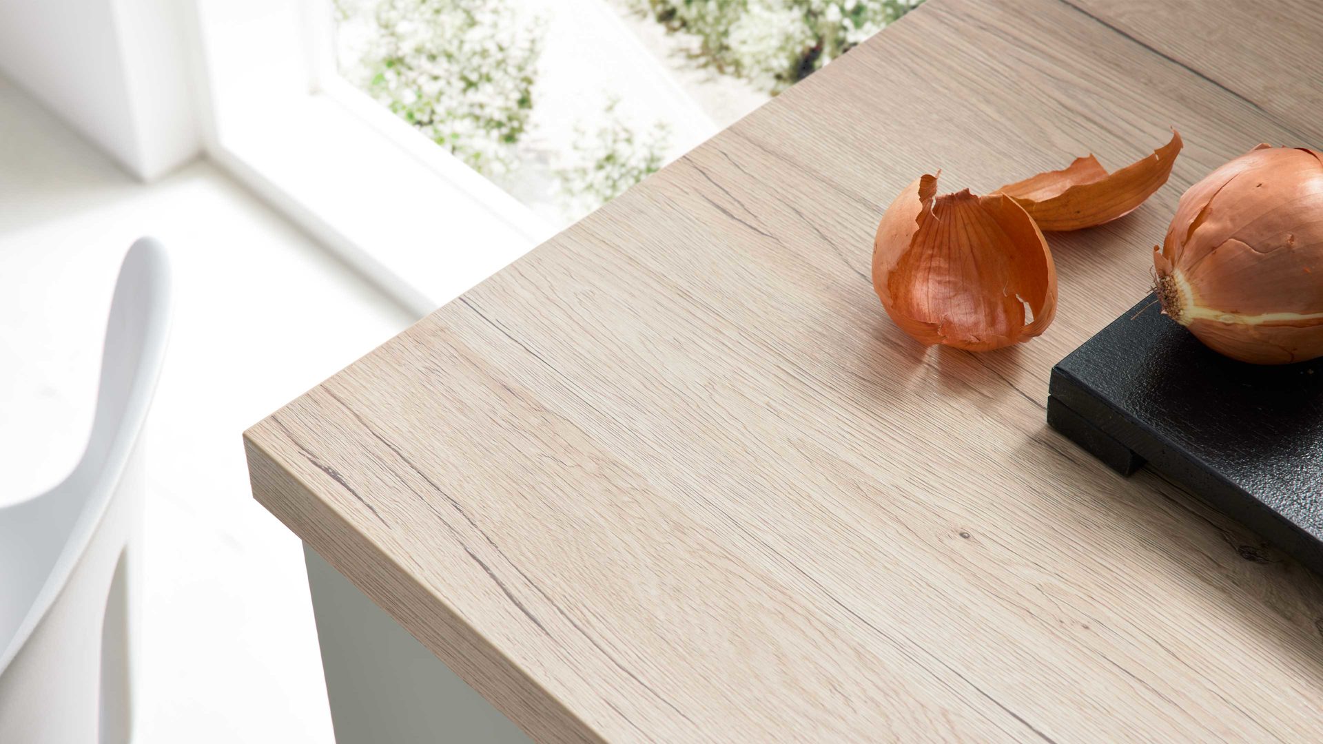 Einbauküche culineo® aus Holz in Hellgrün Culineo® Einbauküche C357 mit beko Einbaugeräten Jade & Eiche San Remo - Stellfläche ca. 305 x 310 cm