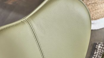 Tischgruppe Interliving aus Leder in Grün Interliving Esszimmer Serie 5115 - Essgruppe in warmen Tönen moosgrüner Webstoff Sneak 59, jadegrünes Leder LD7830, umbragraues Metall & astige Eiche