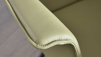 Tischgruppe Interliving aus Leder in Grün Interliving Esszimmer Serie 5115 - Essgruppe in warmen Tönen moosgrüner Webstoff Sneak 59, jadegrünes Leder LD7830, umbragraues Metall & astige Eiche