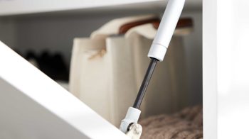 Schuhschrank Interliving aus Holz in Weiß Interliving Garderobe Serie 6012 - Schuhschrank weißer Mattlack & Steineiche - eine Schublade, zwei Klappen, Breite ca. 120 cm