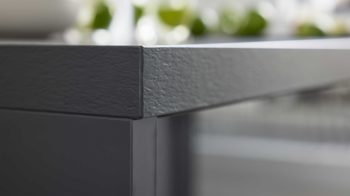 Einbauküche Interliving aus Holz in Dunkelgrau Interliving Küche Serie 3115 mit privileg-Einbaugeräten Graphit Hochglanz – Stellfläche ca. 360 x 365 cm