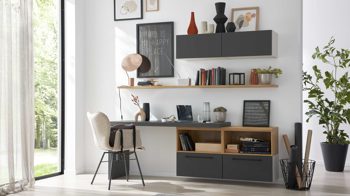 Einbauküche Interliving aus Holz in Dunkelgrau Interliving Küche Serie 3070 mit SIEMENS-Einbaugeräten Graphit & Eiche Ventura - zweizeilig