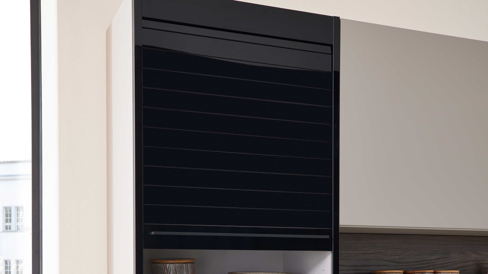 Einbauküche Interliving aus Holz in Beige Interliving Küche Serie 3072 mit Miele-Einbaugeräten Lava & Nussbaum Kuba - zweizeilig