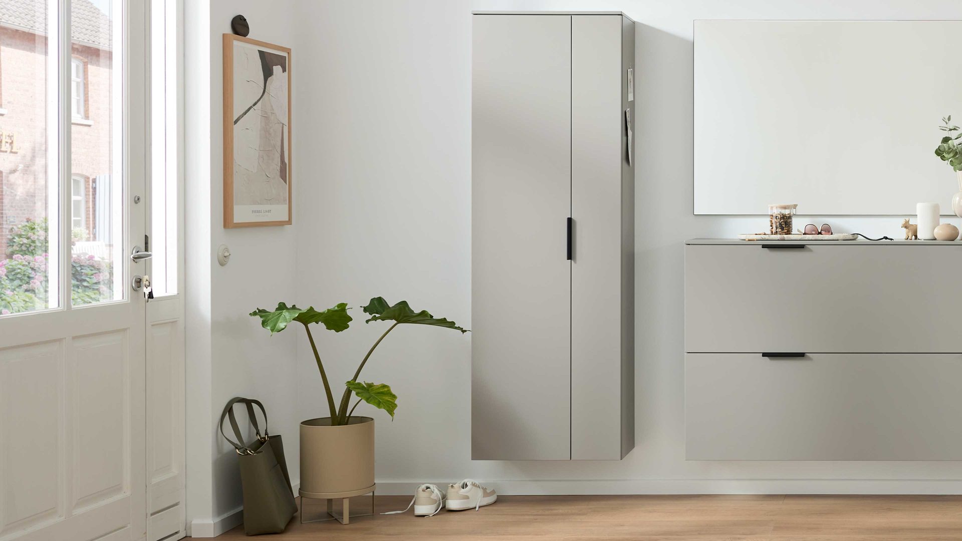 Garderobenschrank Interliving aus Holz in Hellgrau Interliving Garderobe Serie 6012 - Garderobenschrank graubeiger Mattlack - zwei Türen, Höhe ca. 180 cm