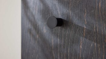 Wandgarderobe Interliving aus Holz in Schwarz Interliving Garderobe Serie 6012 - Wandgarderobe Räuchereiche - ca. 80 x 180 cm