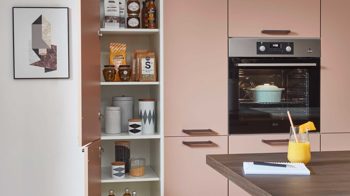 Einbauküche Nobilia® aus Holz in Rosa nobilia® Einbauküche Senso mit AEG Elektrogeräten Koralle & Walnuss - zweiteilig