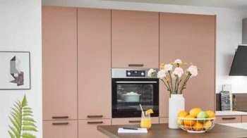 Einbauküche Nobilia® aus Holz in Rosa nobilia® Einbauküche Senso mit AEG Elektrogeräten Koralle & Walnuss - zweiteilig
