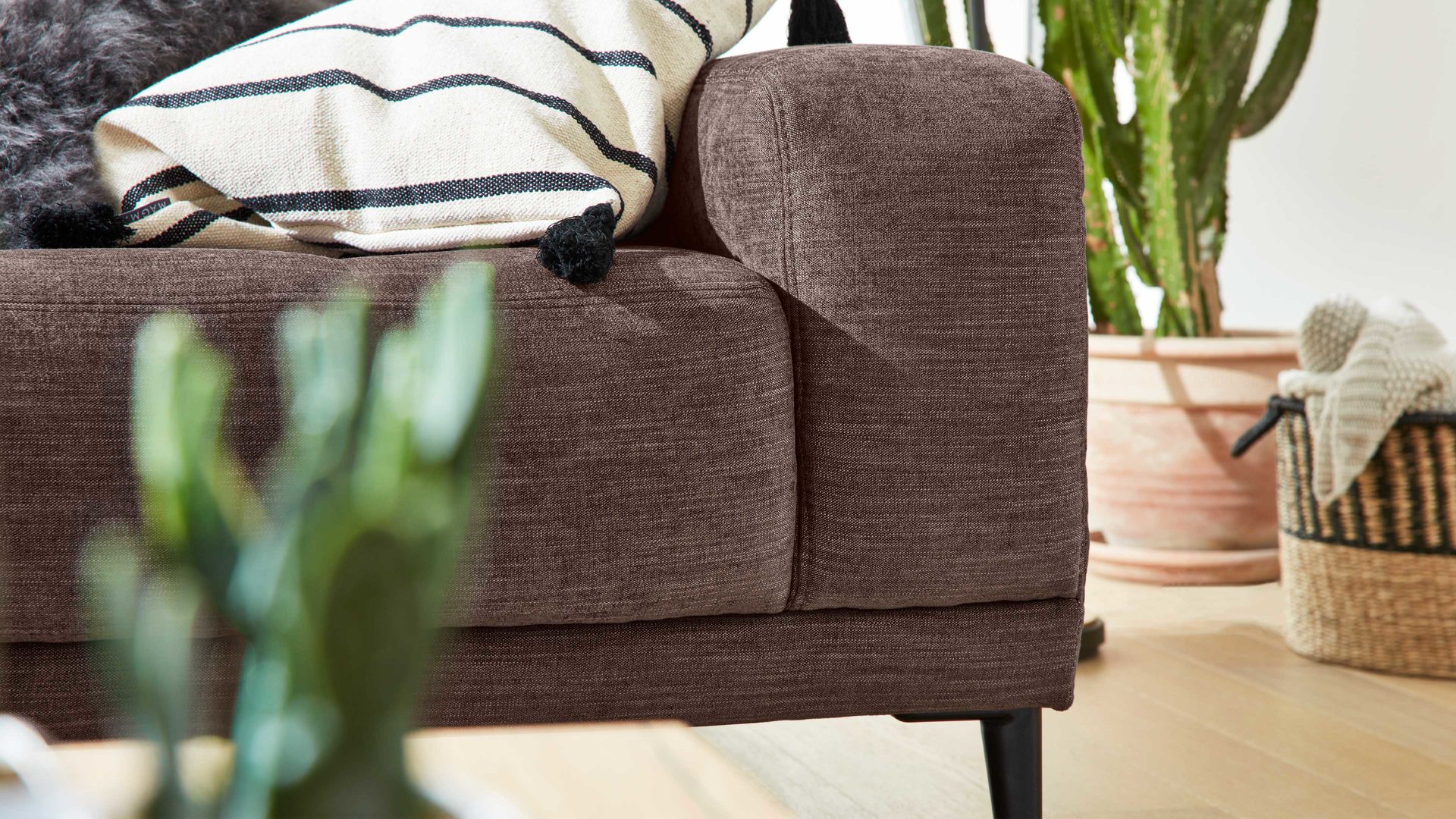 Ecksofa Interliving aus Stoff in Braun Interliving Sofa Serie 4250 – Ecksofa brauner Bezug Brisbane 9591 – Stellfläche ca. 215 x 285 cm