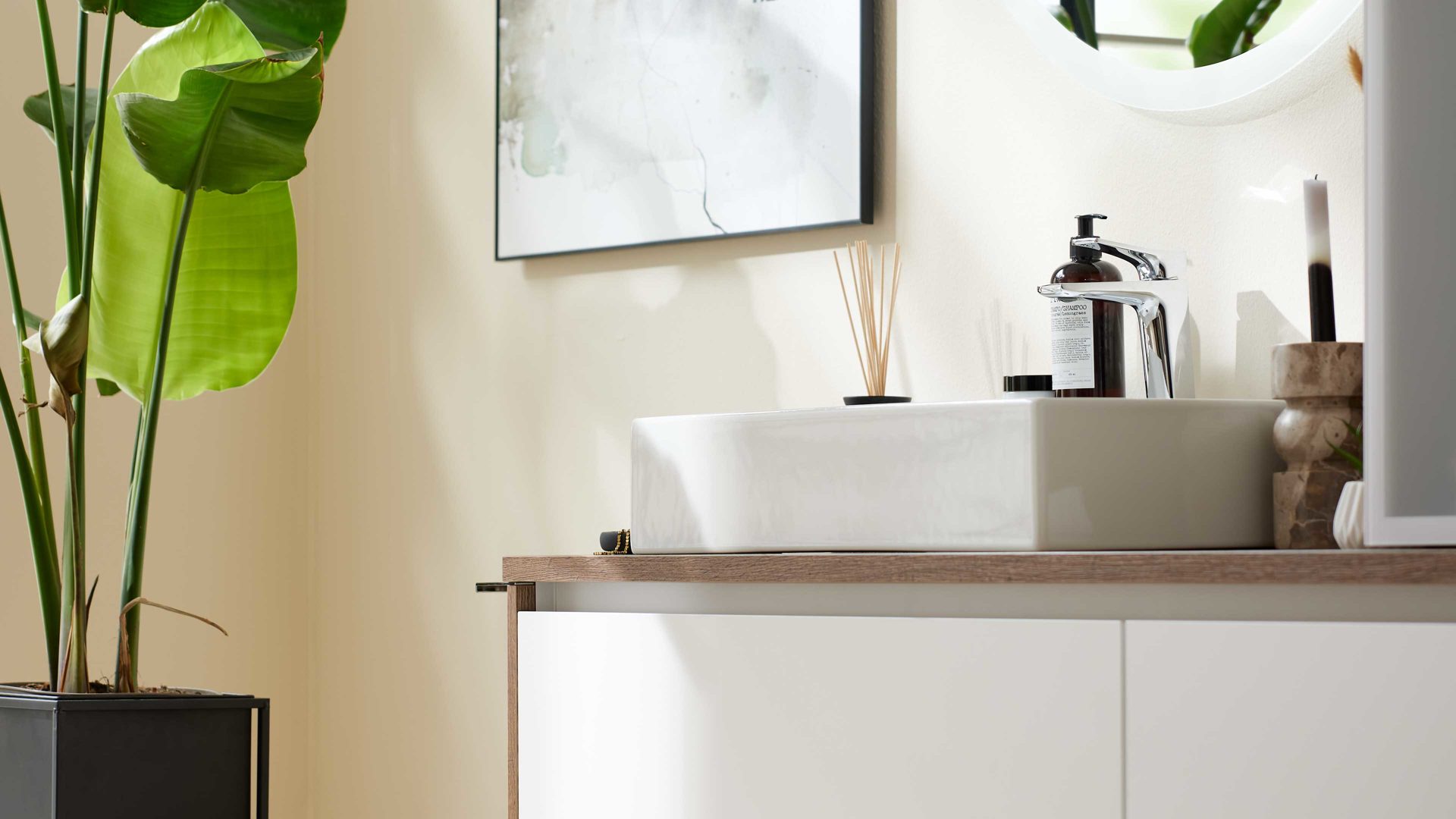 Badmöbel-Set Interliving aus Holz in Weiß Interliving Bad Serie 7357 - Badmöbel-Set Basis Alpinweiß & Eiche Havanna