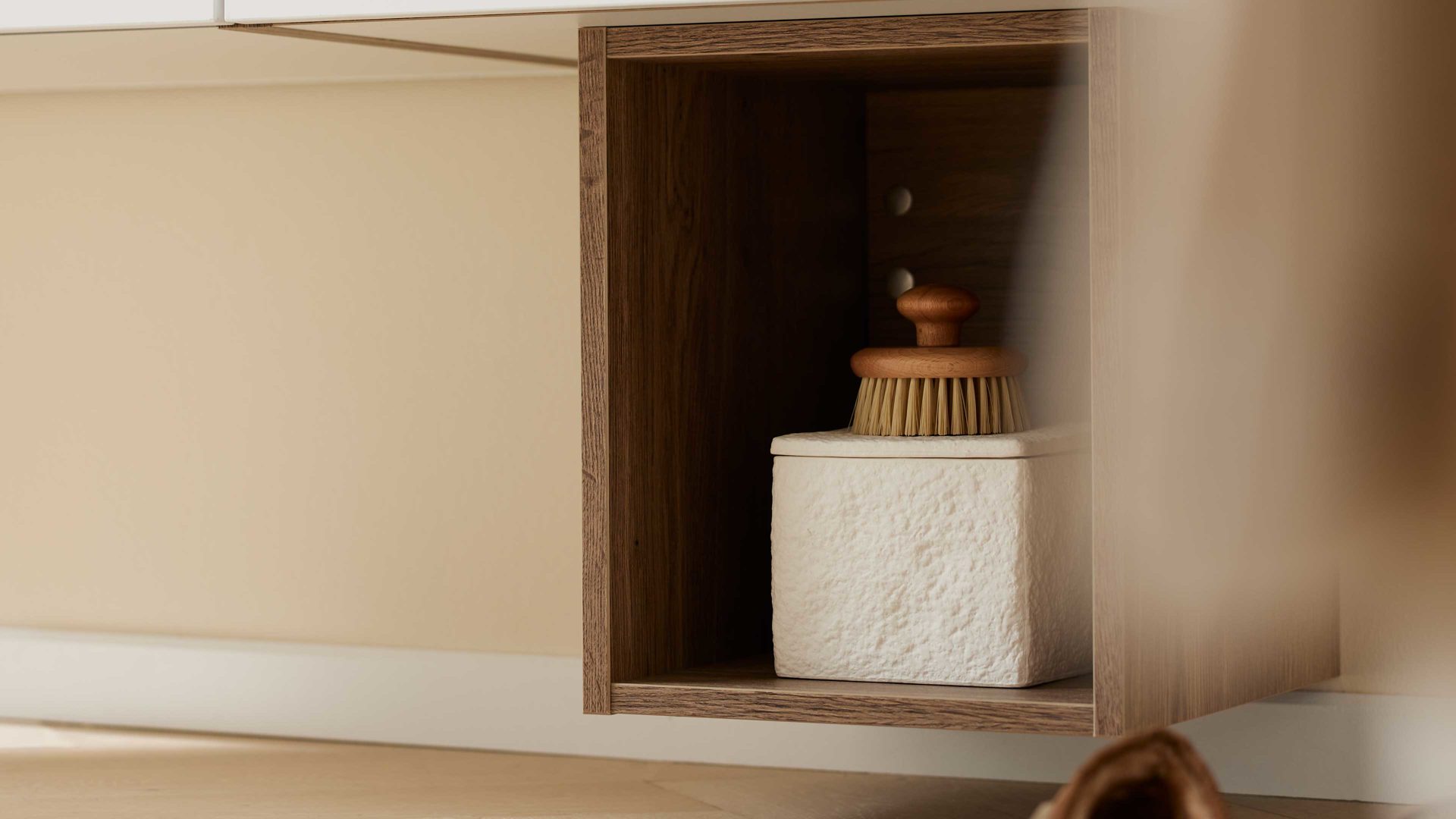 Badmöbel-Set Interliving aus Holz in Weiß Interliving Bad Serie 7357 - Badmöbel-Set mit Extras Alpinweiß & Eiche Havanna