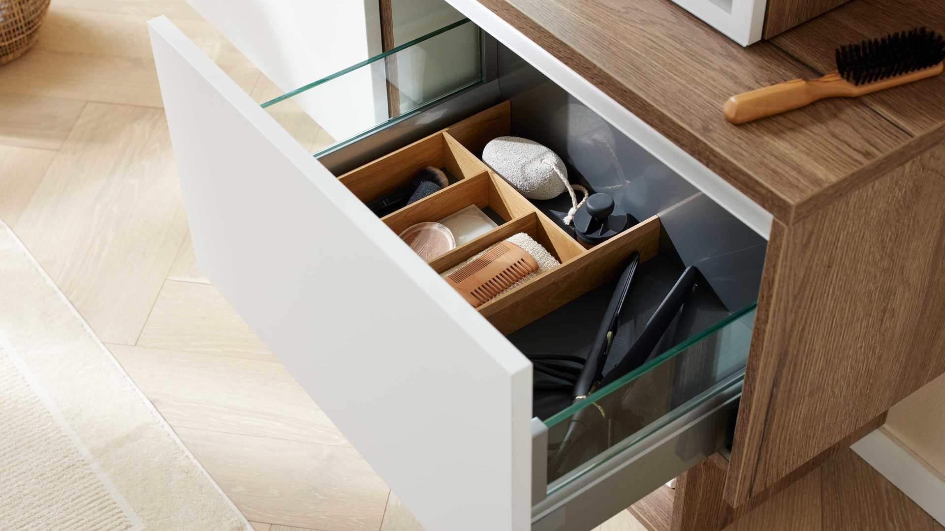 Badmöbel-Set Interliving aus Holz in Weiß Interliving Bad Serie 7357 - Badmöbel-Set mit Extras Alpinweiß & Eiche Havanna