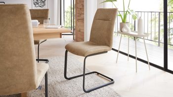 Tischgruppe Interliving aus Holz in Holzfarben Interliving Esszimmer Serie 5604 - Essgruppe mit Schwingstühlen Eiche rustico, papyrusfarbener Bezug Hanoy & anthrazitfarbenes Metall