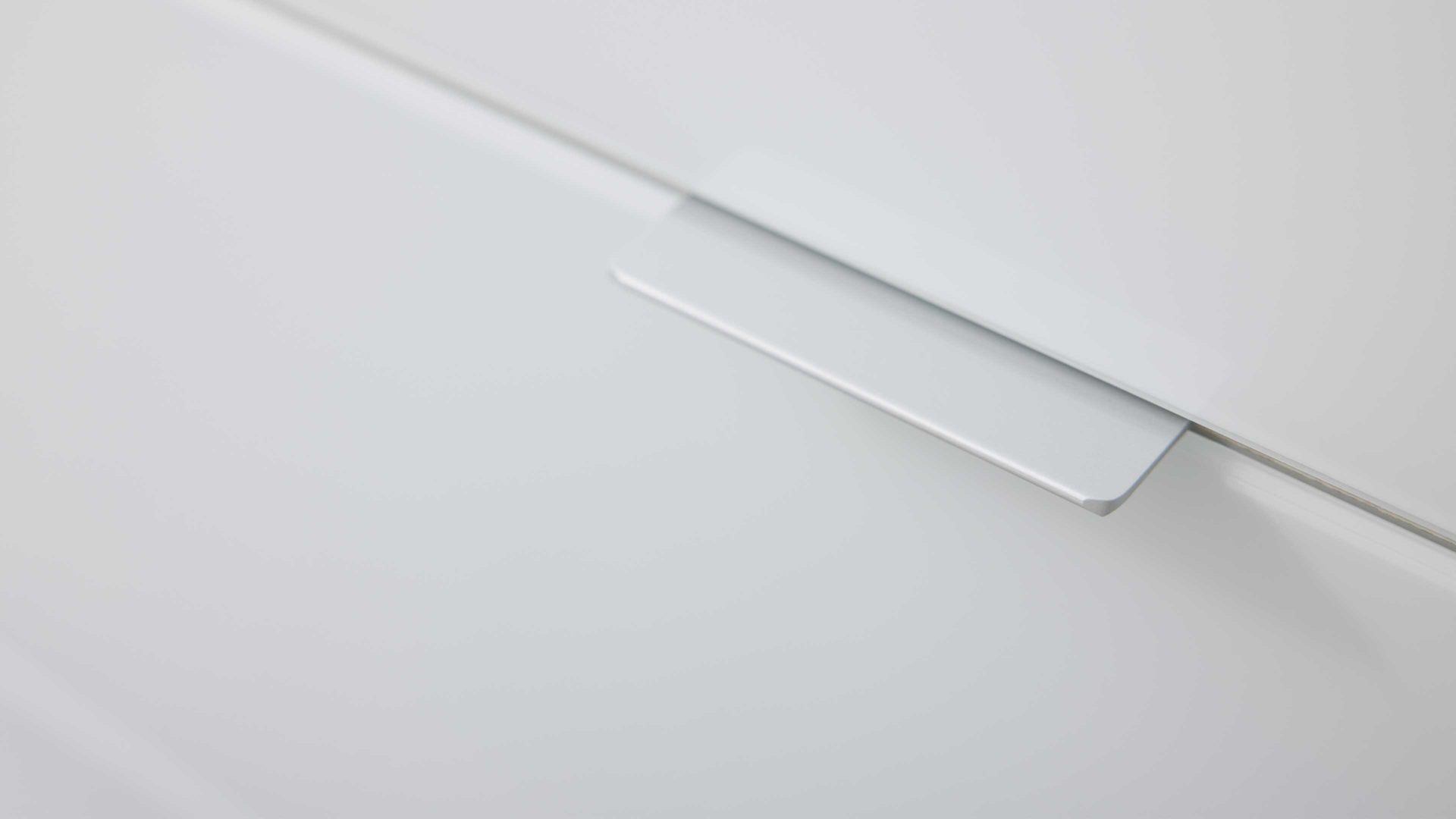 Schubladenkommode Interliving aus Holz in Weiß Interliving Kleiderschrank Serie 1208 - Schubladenkommode 86725 alpinweißes Glas & Artisan Eiche - vier Schubladen, Breite ca. 120 cm