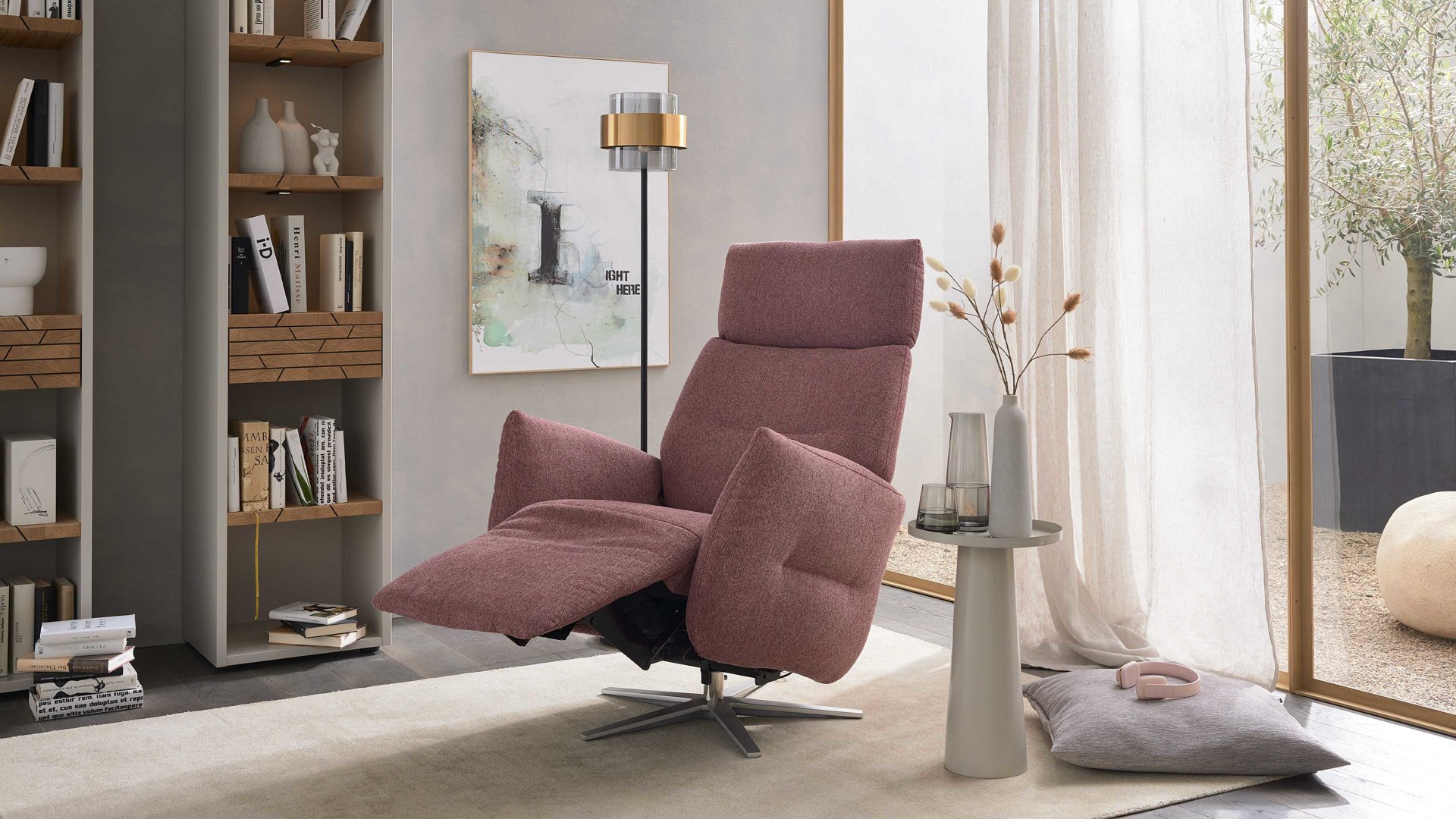 Relaxsessel Interliving aus Stoff in Rosa Interliving Sessel Serie 4504 pastellvioletter Bezug GCP 8 & Edelstahl