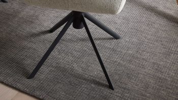 Polsterstuhl Interliving aus Stoff in Weiß Interliving Esszimmer Serie 5118 – Armlehnstuhl mit Drehfunktion champagnerfarbener Bouclé Elegant wish E07 & mattschwarzes Eisen