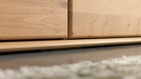 Vitrine Interliving aus Holz in Holzfarben Interliving Wohnzimmer Serie 2028 - Vitrine 6844 Wildeiche - vier Türen, Breite ca. 82 cm