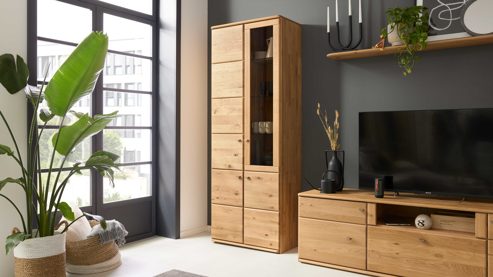 Vitrine Interliving aus Holz in Holzfarben Interliving Wohnzimmer Serie 2028 - Vitrine 6844 Wildeiche - vier Türen, Breite ca. 82 cm