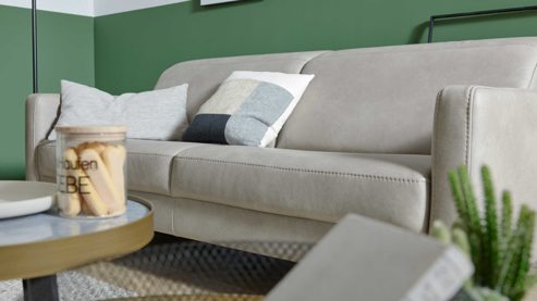Zweisitzer Interliving aus Leder in Grau Interliving Sofa Serie 4065 – Zweisitzer kieselfarbenes Leder Cloudy gravel & schwarze Metallfüße – Länge ca. 180 cm