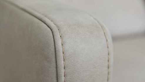 Dreisitzer Interliving aus Leder in Grau Interliving Sofa Serie 4065 – Dreisitzer 3KV kieselfarbenes Leder Cloudy gravel & schwarze Metallfüße – Länge ca. 238 cm