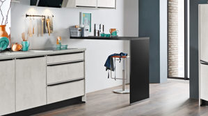 Einbauküche Express küchen aus Holz in Weiß EXPRESS KÜCHEN Einbauküche Base mit Geräten Beton steinweiß & Schwarz - dreizeilig