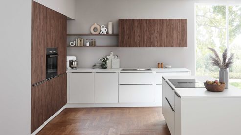 Einbauküche Nolte® küchen aus Holz in Holzfarben nolte® Einbauküche Manhattan mit Constructa Einbaugeräten Stripe Wood Choco & weiß - dreizeilig