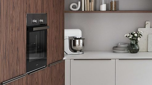 Einbauküche Nolte® küchen aus Holz in Holzfarben nolte® Einbauküche Manhattan mit Constructa Einbaugeräten Stripe Wood Choco & weiß - dreizeilig