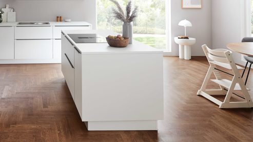 Einbauküche Nolte® küchen aus Holz in Holzfarben nolte® Einbauküche Manhattan mit Constructa Einbaugeräten Stripe Wood Choco & weiß - dreizeilig