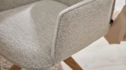 Polsterstuhl Interliving aus Stoff in Weiß Interliving Esszimmer Serie 5102 – Armlehnstuhl mit Drehfunktion leinenfarbener Jacquard Lodge L07 & schwarzes Eisen