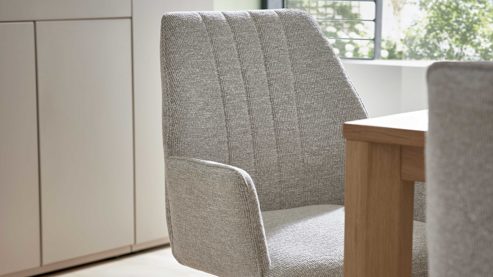Polsterstuhl Interliving aus Stoff in Weiß Interliving Esszimmer Serie 5102 – Armlehnstuhl Eiche bianco & leinenfarbener Jacquard Lodge L07