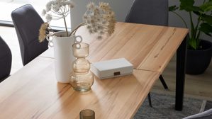 Auszugtisch Interliving aus Holz in Schwarz Interliving Esszimmer Serie 5102 – Auszugtisch V933 Kernbuche & Mattschwarz - ca. 140 - 240 x 90 cm