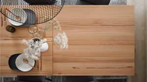 Tischgruppe Interliving aus Holz in Holzfarben Interliving Esszimmer Serie 5102 – Essgruppe Kernbuche, Mattschwarz & kieselfarbener Webstoff Tirol - siebenteilig