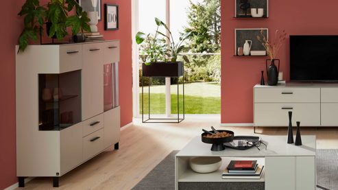 Highboard Interliving aus Holz in Weiß Interliving Wohnzimmer Serie 2030 PLUS - Highboard Sahara Creme & Granitfurnier - drei Türen, zwei Schubladen, Breite ca. 120 cm