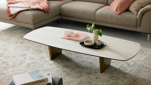 Couchtisch Interliving aus Keramik in Weiß Interliving Couchtisch Serie 6227 travertinfarbene Keramik & bronzefarbener Stahl - ca. 140 x 70 cm