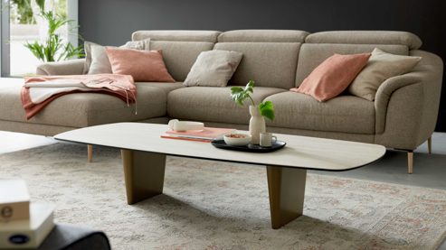 Couchtisch Interliving aus Keramik in Weiß Interliving Couchtisch Serie 6227 travertinfarbene Keramik & bronzefarbener Stahl - ca. 140 x 70 cm