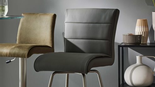 Barstuhl Interliving aus Kunstfaser in Grau Interliving Esszimmer Serie 5122 – Barstuhl ST67 graue Mikrofaser Delphin & gebürsteter Edelstahl