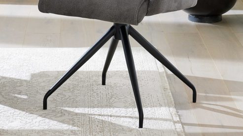 Vierfußstuhl Interliving aus Kunstfaser in Dunkelgrau Interliving Esszimmer Serie 5122 – Armlehnstuhl onyxschwarze Mikrofaser & mattschwarzes Metall