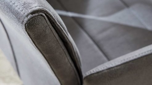 Vierfußstuhl Interliving aus Kunstfaser in Dunkelgrau Interliving Esszimmer Serie 5122 – Armlehnstuhl onyxschwarze Mikrofaser & mattschwarzes Metall