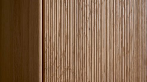 Hängeschrank Interliving aus Holz in Holzfarben Interliving Wohnzimmer Serie 2033 - Hängeschrank 126811 dunkelgraues Glas & Asteiche - zwei Türen, Breite ca. 92 cm