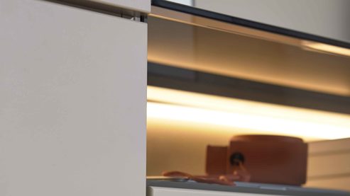 Möbelbeleuchtung Interliving aus Kunststoff in Weiß Interliving Wohnzimmer Serie 2031 - LED-Beleuchtung ZLA190 Breite ca. 90 cm