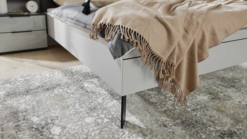 Bettgestell Interliving aus Holz in Grau Interliving Kleiderschrank Serie 1207  Bettgestell 864394 Satingrau & anthrazitfarbener Bezug Stone - Liegefläche ca. 180 x 200 cm