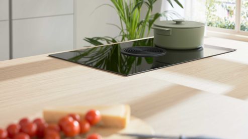 Einbauküche culineo® aus Holz in Hellgrau Culineo® Einbauküche C615 mit BORA Induktionsfeld Seidengrau & Eiche Como - zweizeilig