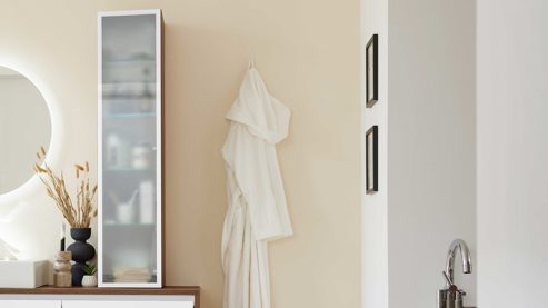 Badmöbel-Set Interliving aus Holz in Weiß Interliving Bad Serie 7357 - Beimöbel-Set satiniertes Glas & Eiche Havanna