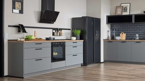 Einbauküche culineo® aus Holz in Dunkelgrau Culineo® Einbauküche C357 mit gorenje Einbaugeräten Schiefergrau & Schwarzglas - zweizeilig