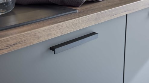 Einbauküche culineo® aus Holz in Dunkelgrau Culineo® Einbauküche C357 mit Homeoffice-Platz Schiefergrau & Schwarzglas - dreizeilig